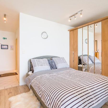 Luxueuze Vakantiestudio Met Zeezicht En Terras In Oostende Exterior foto